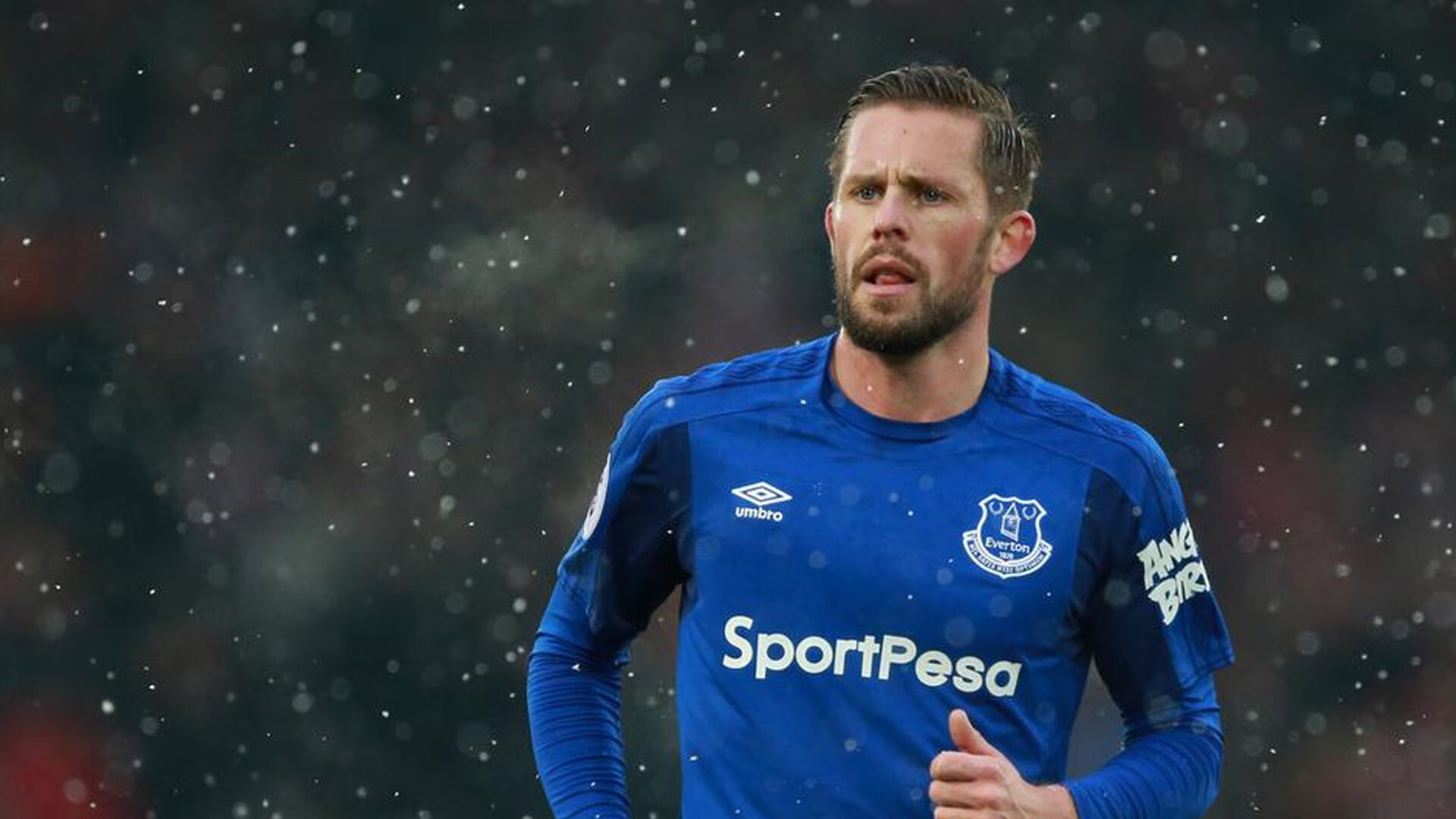 巴尔：全黑队防线的坚固屏障，每次拦截都精准无误，足球巴尔